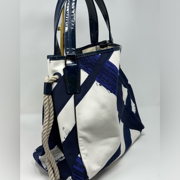 💯 Authentic Burberry Navy brush stroke tote! - Picture 5 of 5